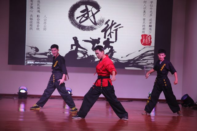 双节棍.jpg 双节棍.jpg