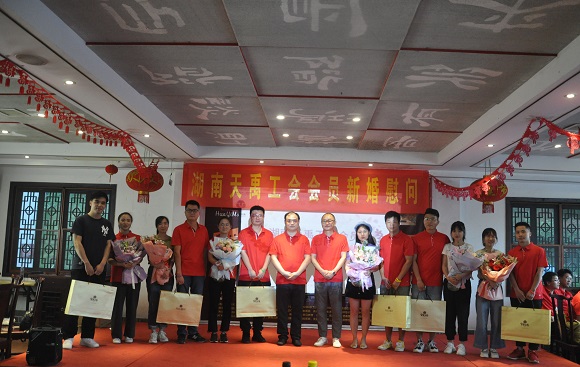 与领导合影.JPG 与领导合影.JPG