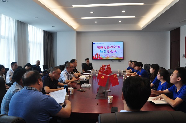新生见面会.JPG 新生见面会.JPG