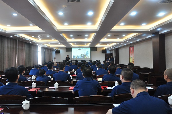 《近现代湖湘英杰与中国梦》党课 (1).JPG